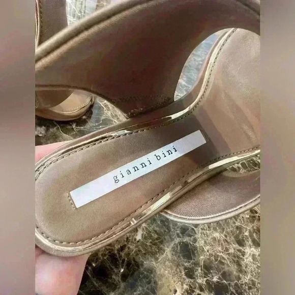 Gianni Bini Zeema Cut Out Curved Leather Wedge In Caramel SZ 7.5M *Never Worn - Picture 8 of 9